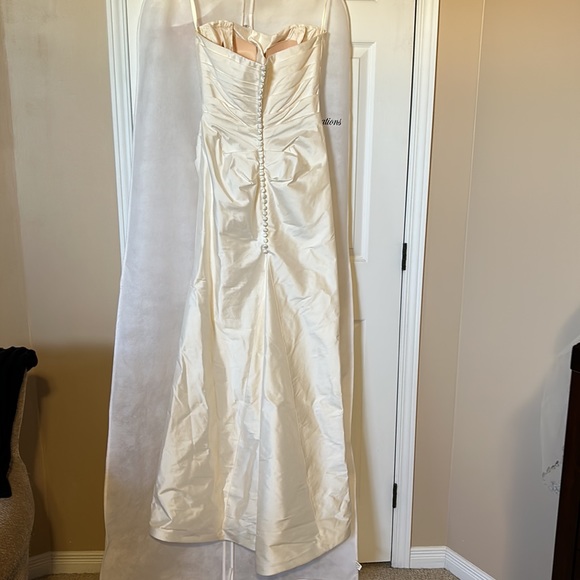 Silk Ivory Wedding Dress and accessories - Picture 6 of 16